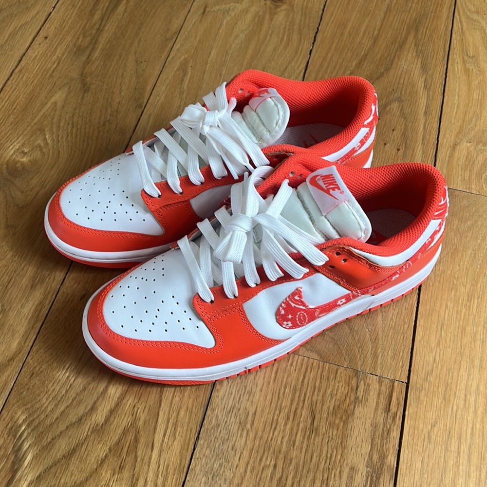 W DUNK LOW ESS
"Orange Paisley" nwot